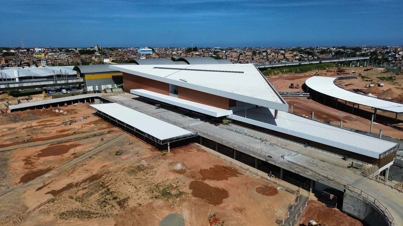 Vista aérea do Novo Terminal Rodoviário de Salvador em estrutura metálica